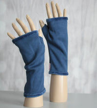 Lade das Bild in den Galerie-Viewer, Handwärmer Blau Alpenfleece - Fleecewärmer
