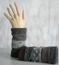 Lade das Bild in den Galerie-Viewer, Pulswärmer Grau - Pulswärmer