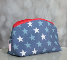 Lade das Bild in den Galerie-Viewer, Täschchen Softshell ’Blau Sterne’
