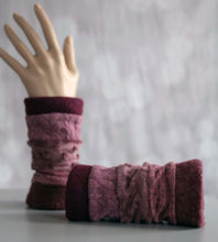 Lade das Bild in den Galerie-Viewer, Pulswärmer Beere zart - Pulswärmer