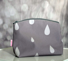 Lade das Bild in den Galerie-Viewer, Täschchen Softshell ’Graue Regentropfen’