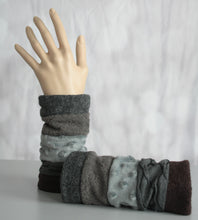 Lade das Bild in den Galerie-Viewer, Pulswärmer Grau - Pulswärmer