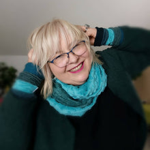 Lade das Bild in den Galerie-Viewer, nanice XL Loop auqa mit Pulswärmer aqua - handgefertig von nanice