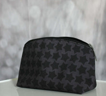 Lade das Bild in den Galerie-Viewer, Täschchen Softshell ’Schwarze Sterne’