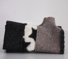 Lade das Bild in den Galerie-Viewer, Fingerstulpe Taupe Wollwalk - Fingerstulpe