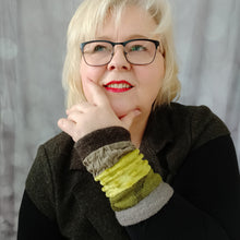 Lade das Bild in den Galerie-Viewer, Pulswärmer Moosgrün - Pulswärmer