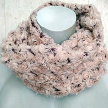 Lade das Bild in den Galerie-Viewer, Kuschelloop beere Webpelz - Kuschelloop