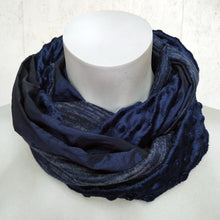 Lade das Bild in den Galerie-Viewer, Loop ’Dunkelblau’ - Loop