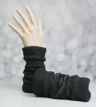 Lade das Bild in den Galerie-Viewer, Pulswärmer Schwarz - Pulswärmer