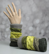 Lade das Bild in den Galerie-Viewer, Pulswärmer Moosgrün - Pulswärmer