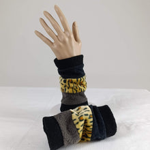 Lade das Bild in den Galerie-Viewer, Nanice Pulswärmer Leo 
