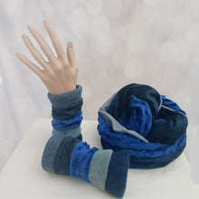 Lade das Bild in den Galerie-Viewer, Loop Pulswärmer Royalblau
