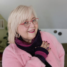 Lade das Bild in den Galerie-Viewer, nanice-pulswaermer-lila-set-mit-loop
