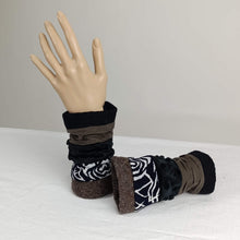 Lade das Bild in den Galerie-Viewer, Pulswärmer Braun Schwarz - Neue Kombi!
