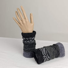 Lade das Bild in den Galerie-Viewer, Pulswärmer Grau mit schwarz - Wieder da!
