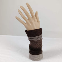 Lade das Bild in den Galerie-Viewer, Pulswärmer Schokolade - Trendsetter
