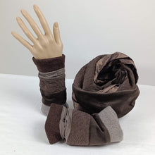 Lade das Bild in den Galerie-Viewer, Pulswärmer Schokolade - Trendsetter
