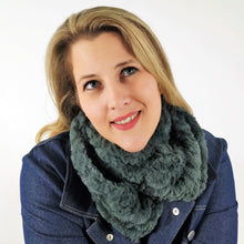 Lade das Bild in den Galerie-Viewer, Kuschelloop grau Webpelz - Kuschelloop
